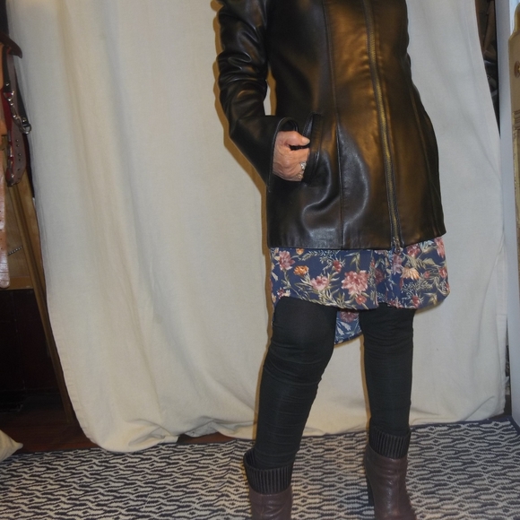 Danier women's leather jacket - Picture 4 of 5